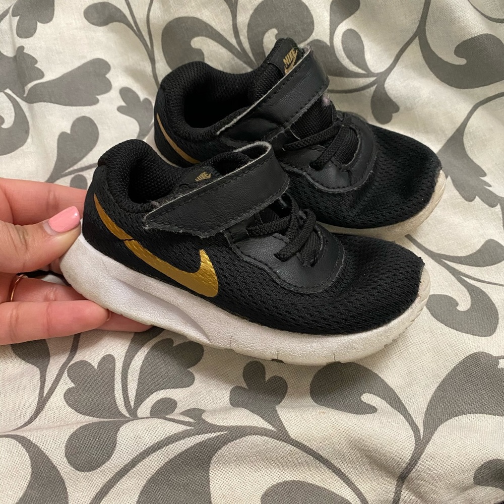 Toddler Nike’s size 7c
